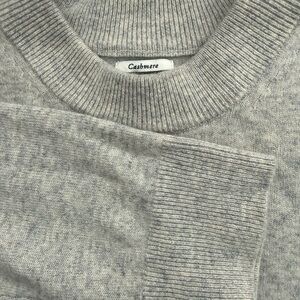 100% Cashmere sweater, women’s size XS.